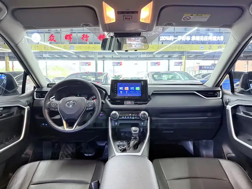 Toyota RAV4 — фото 10