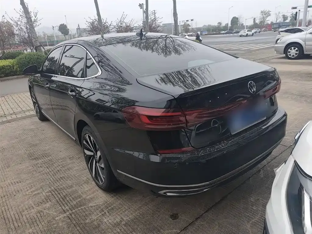 Volkswagen Passat — фото 8