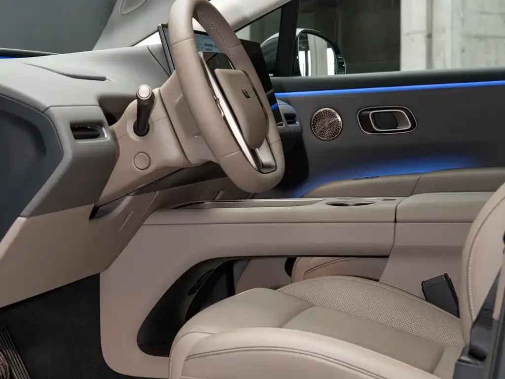Li Auto i8 — фото 2