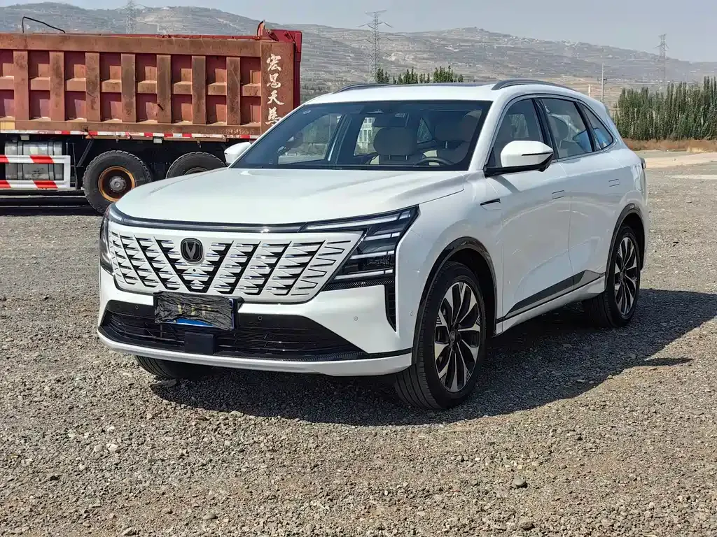 Changan CS75PLUS — фото 1