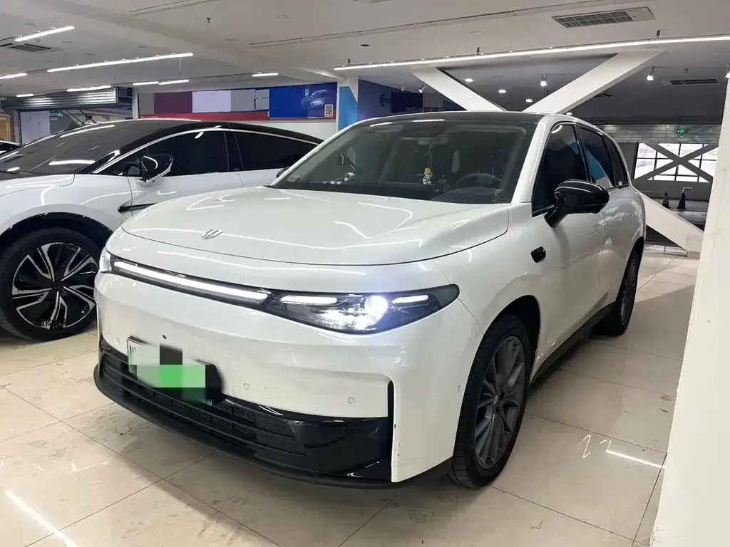 Leapmotor C10