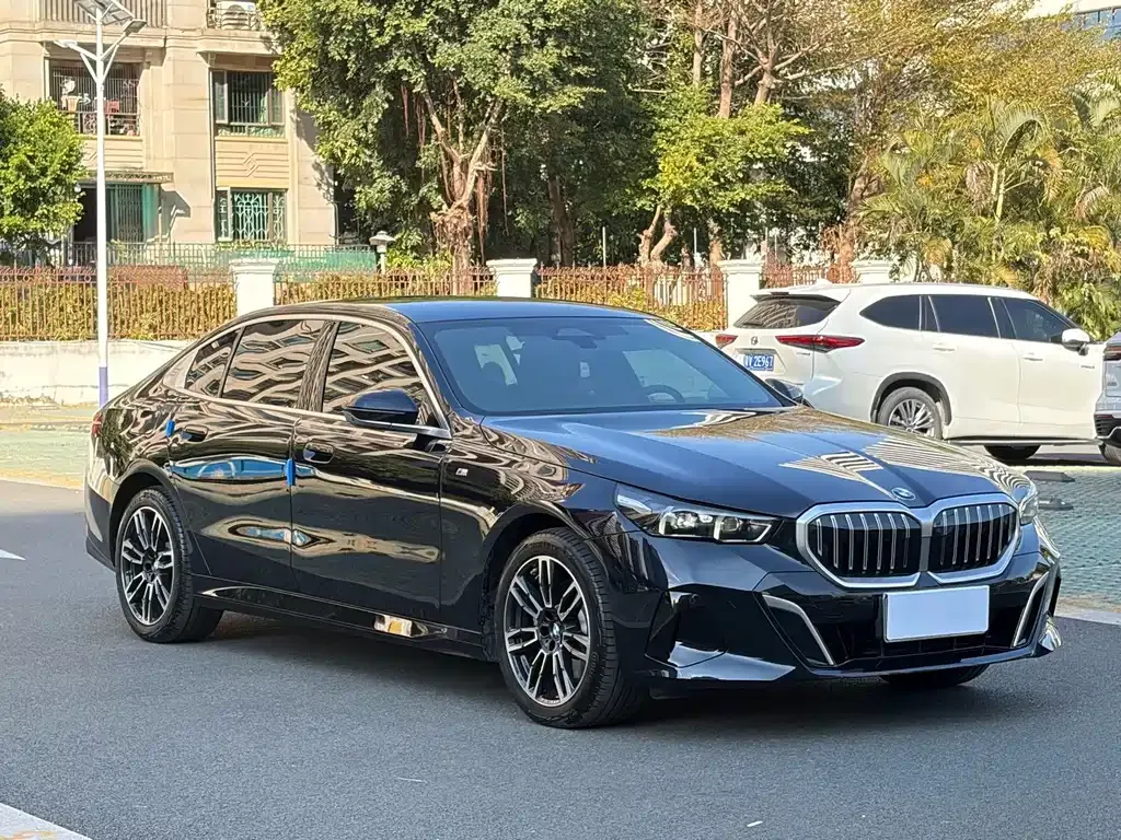 BMW 5 Series — фото 4
