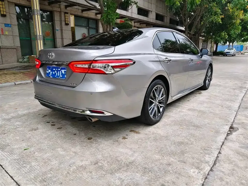 Toyota Camry — фото 10