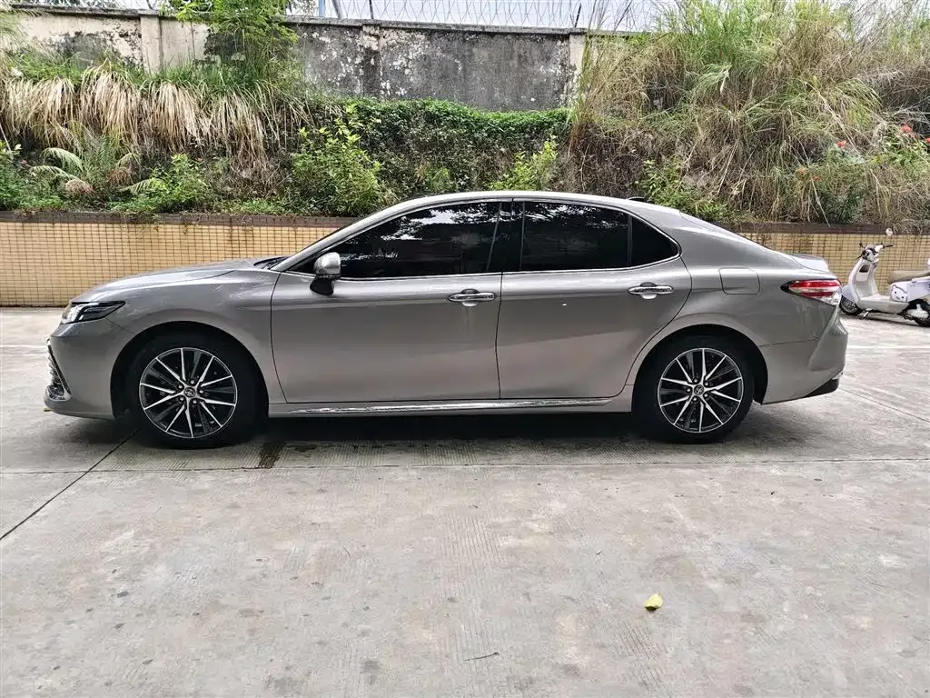 Toyota Camry — фото 6