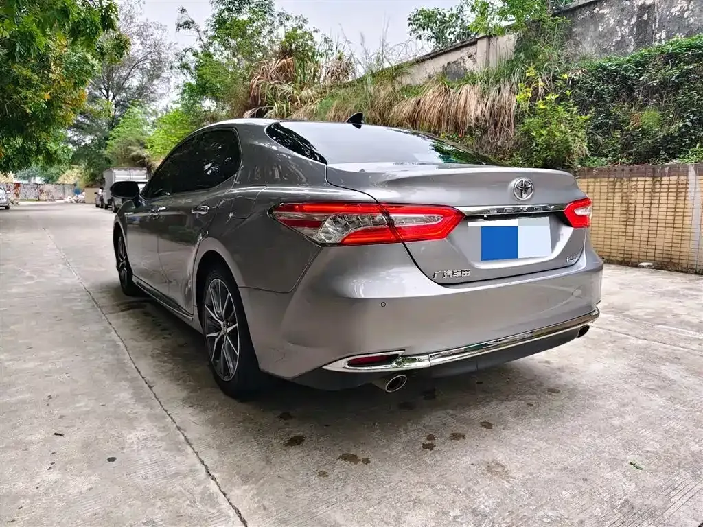 Toyota Camry — фото 7