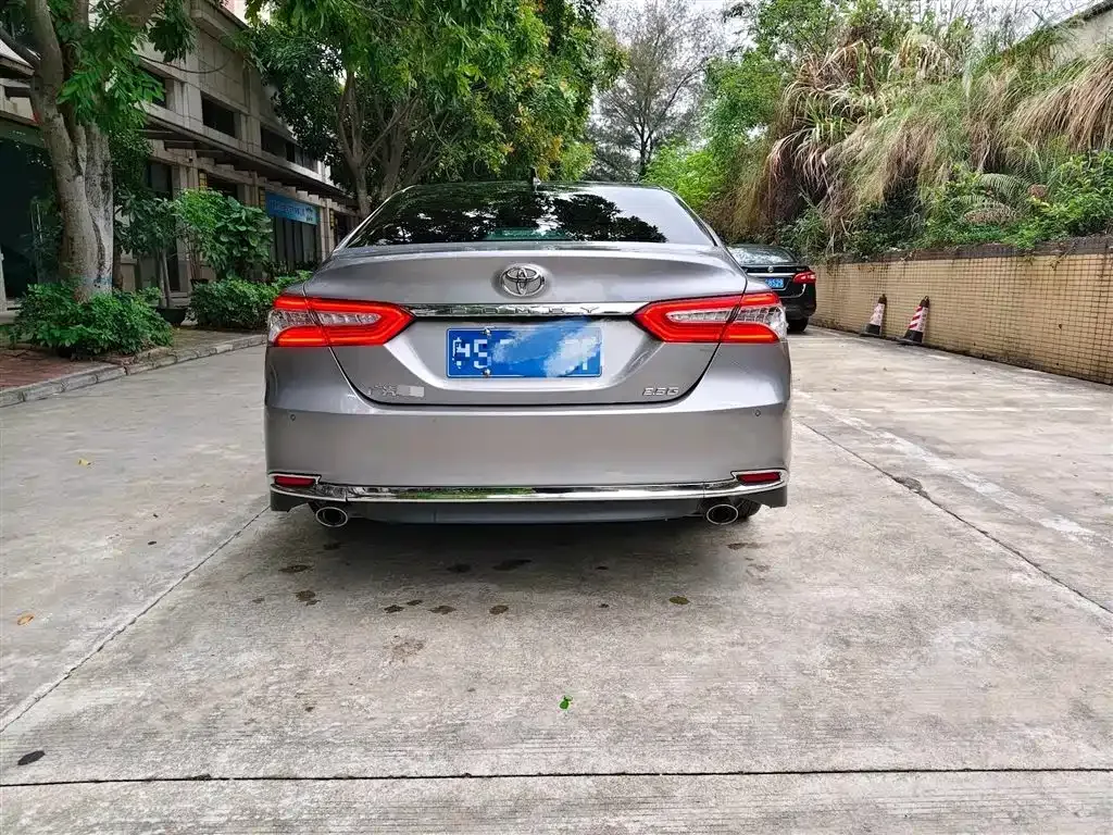 Toyota Camry — фото 9