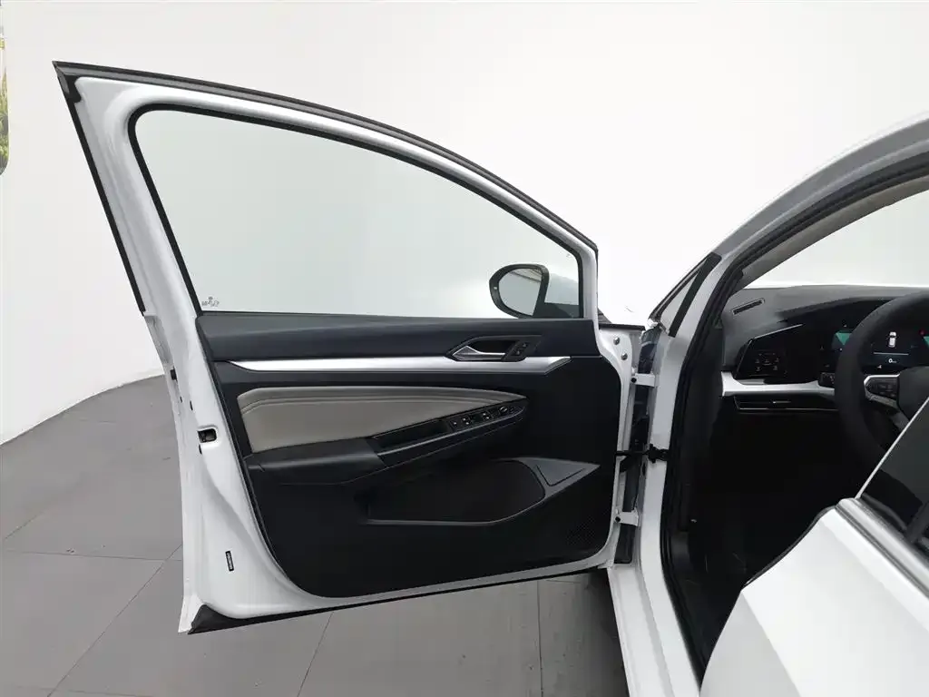 Volkswagen Golf 2021 из CN, фото 4