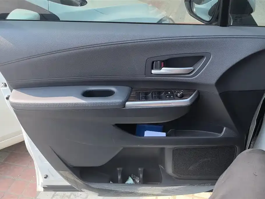 Toyota Sienna — фото 10
