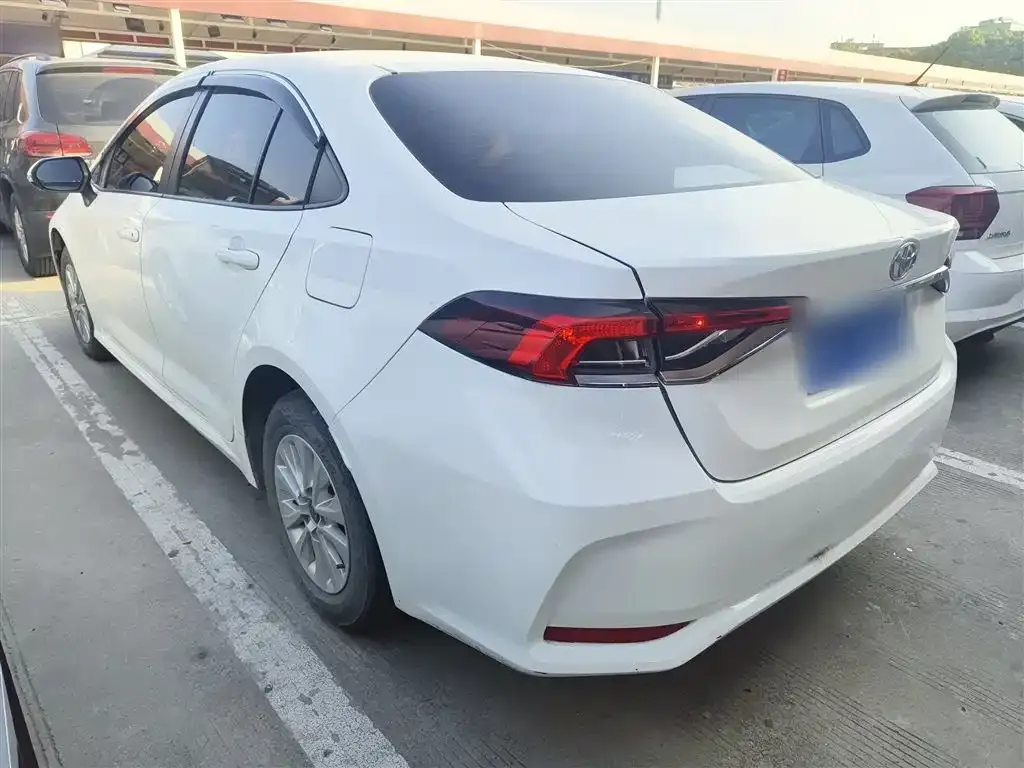 Toyota Corolla — фото 4