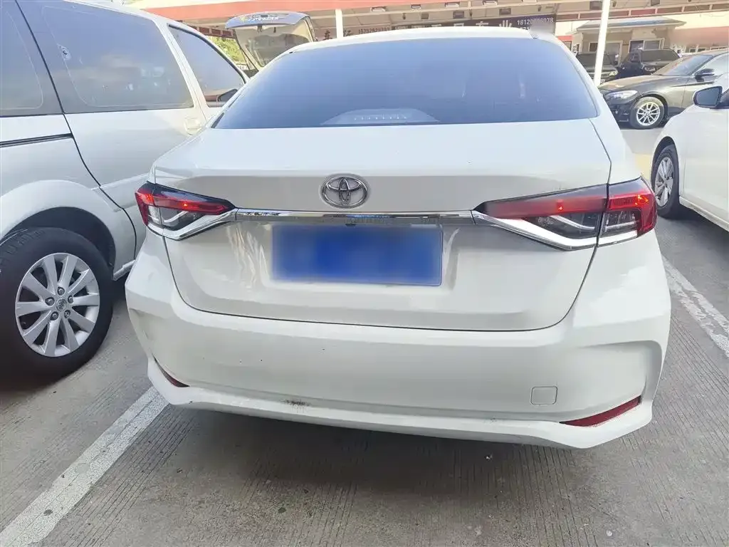 Toyota Corolla — фото 10