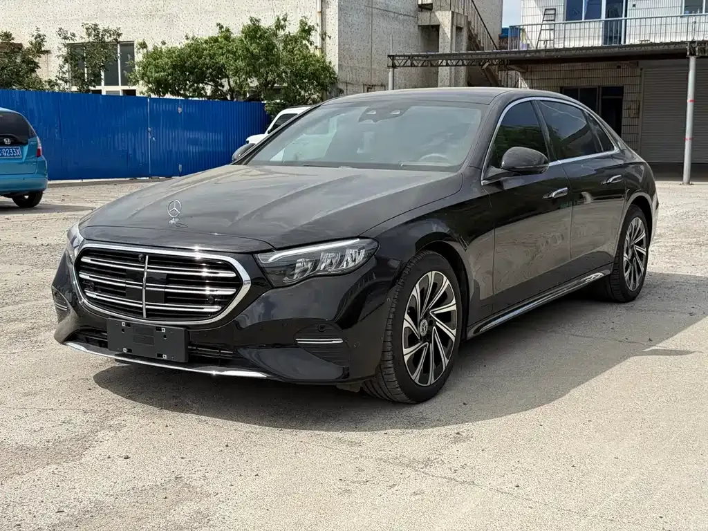 Mercedes-Benz E-Class — фото 1
