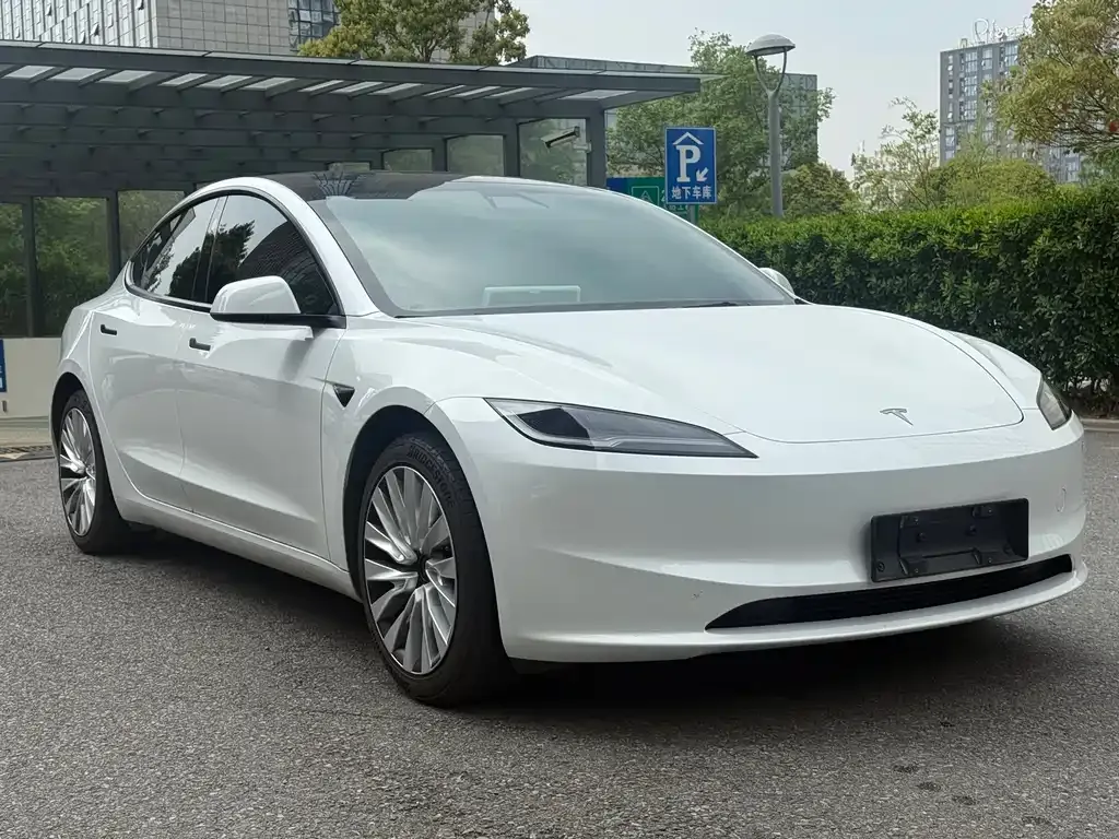 Tesla Model 3 — фото 9