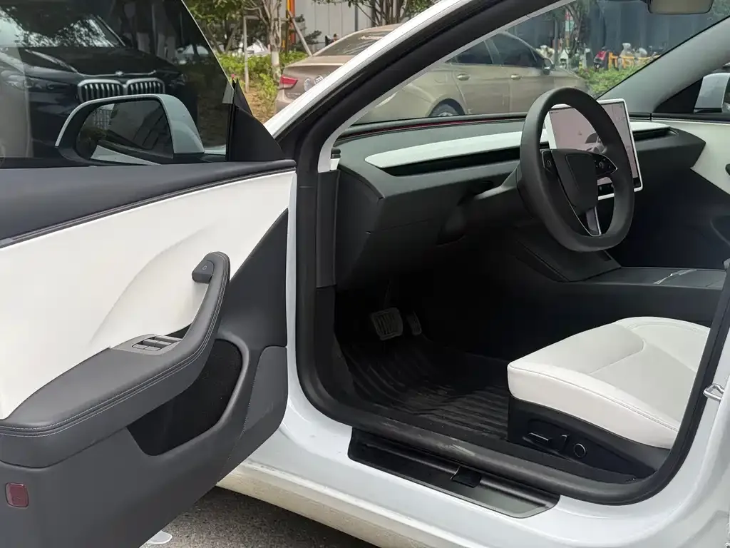 Tesla Model 3 — фото 8