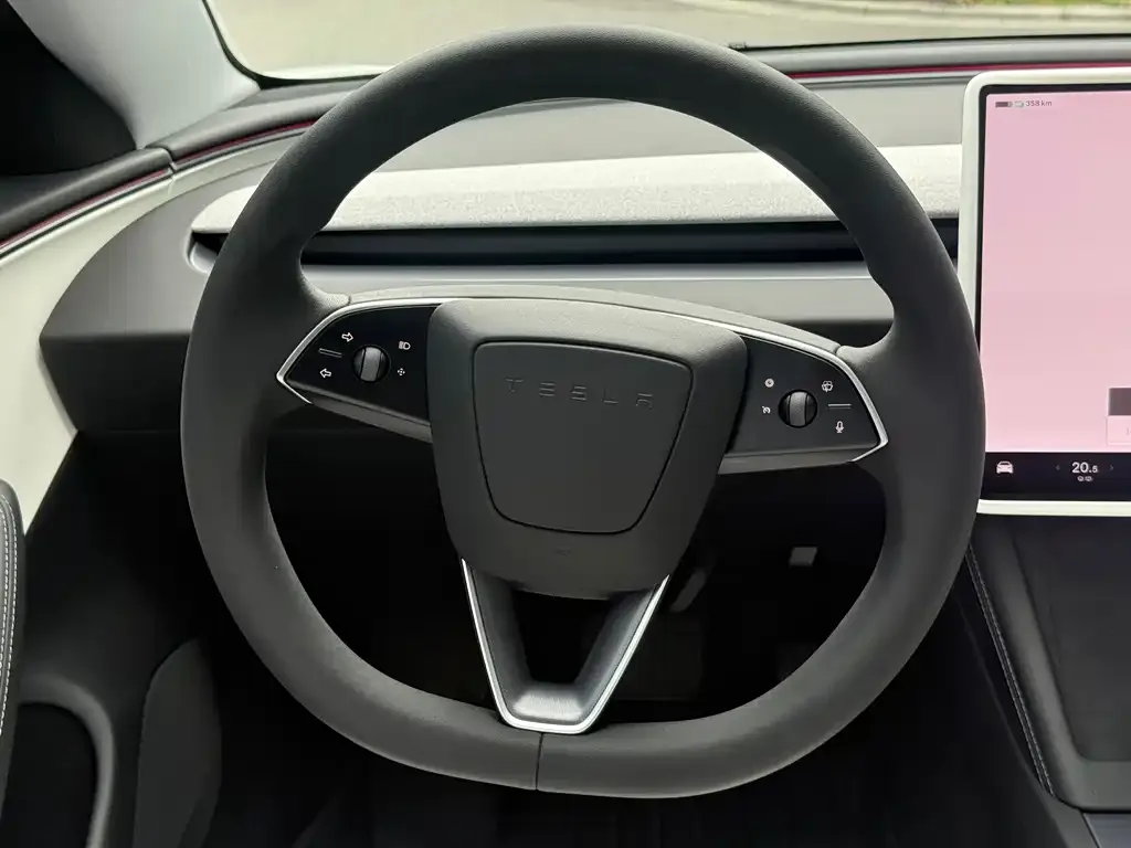 Tesla Model 3 — фото 3