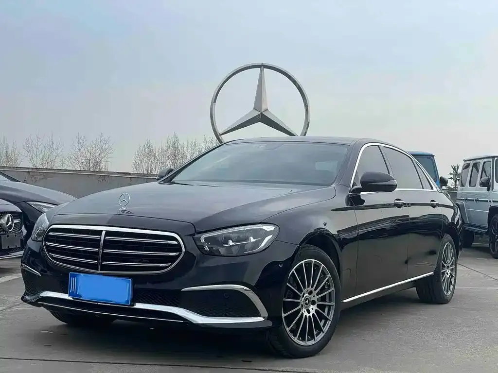 Mercedes-Benz E-Class — фото 1