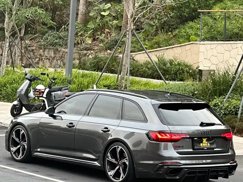 Audi RS 4 2023 из CN, фото 9