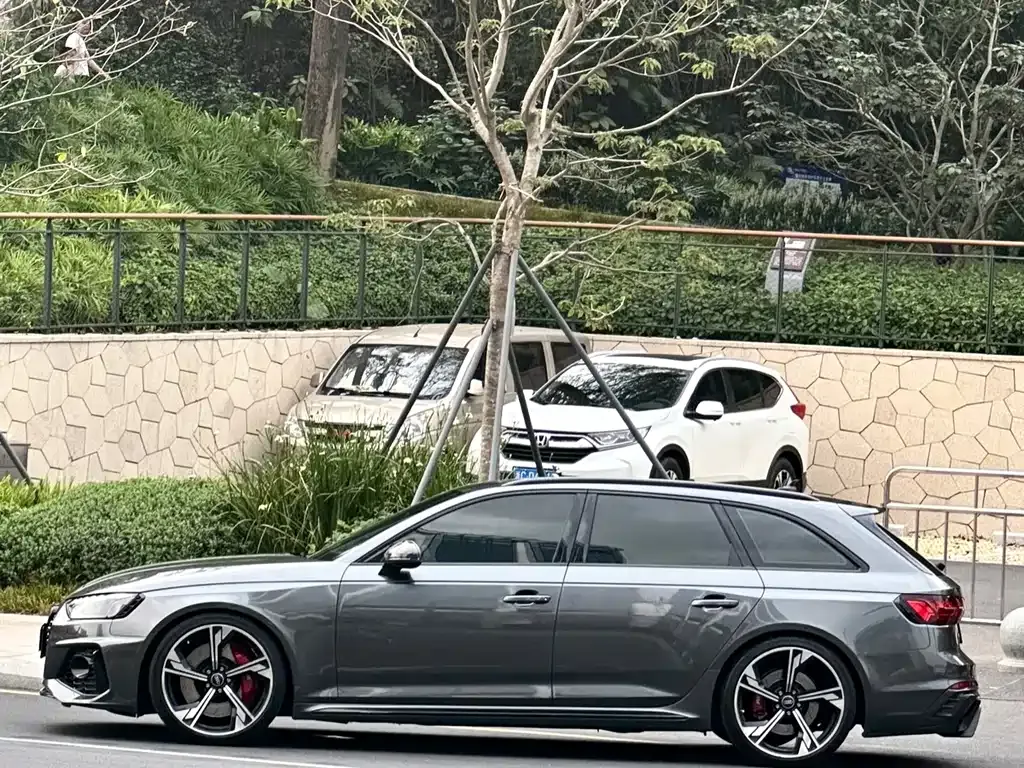 Audi RS 4 2023 из CN, фото 8