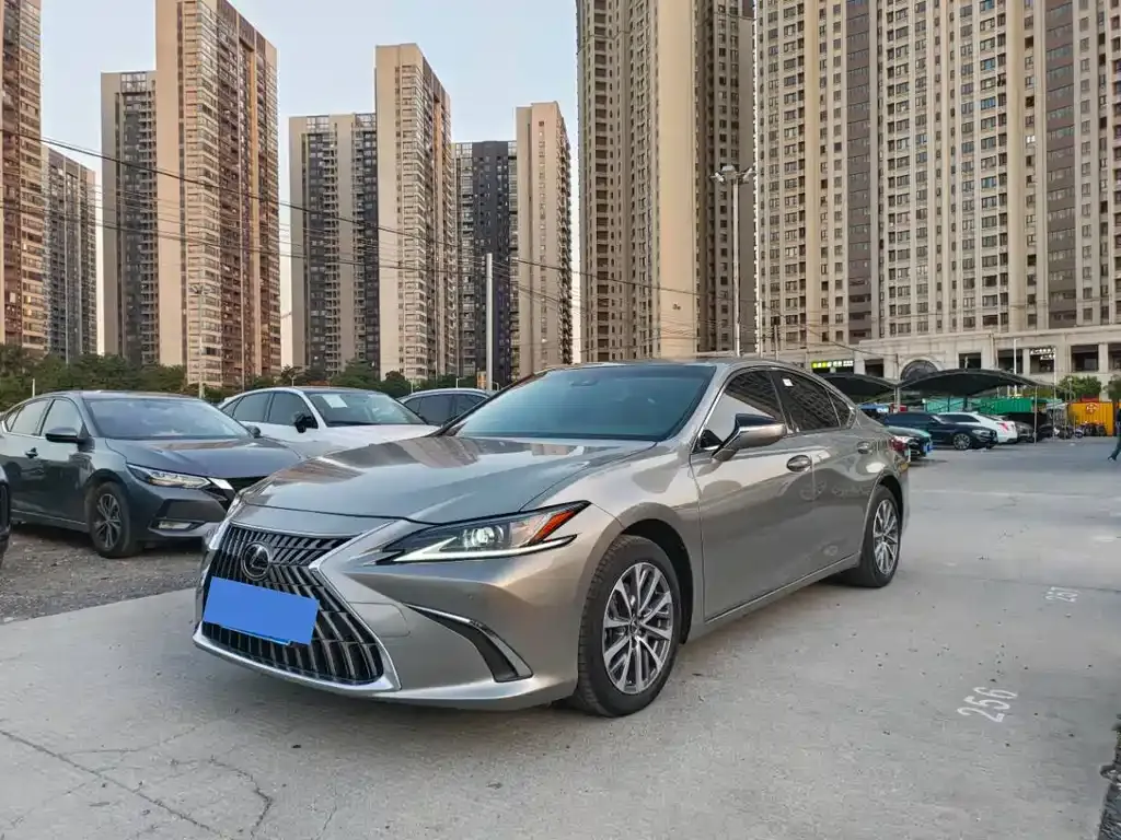 Lexus ES — фото 1