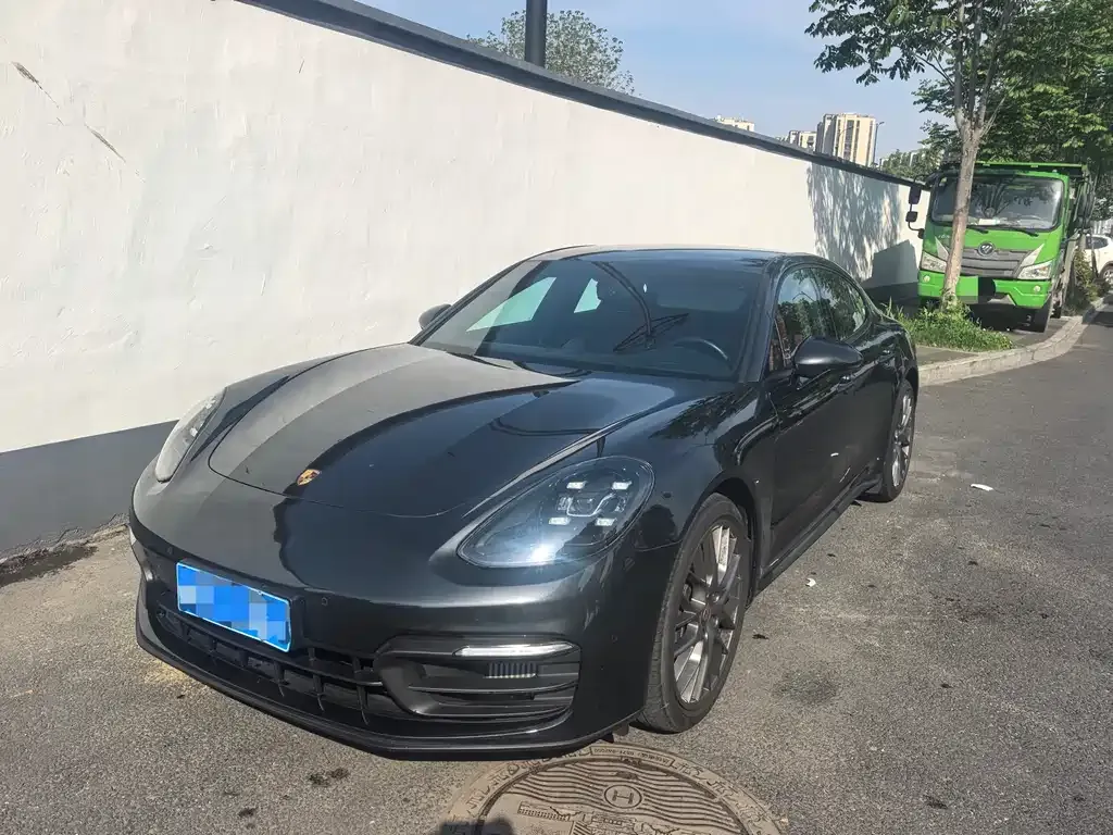 Porsche Panamera — фото 1
