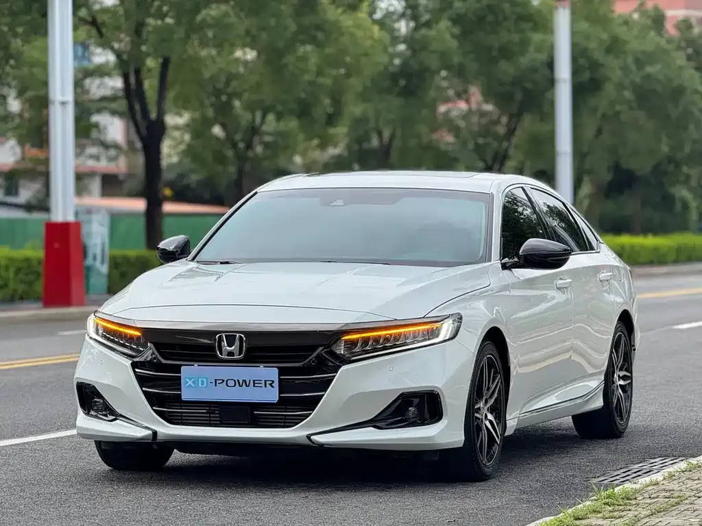 Honda Accord — фото 1