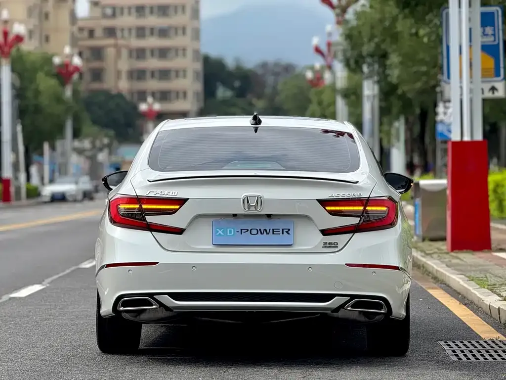 Honda Accord — фото 8