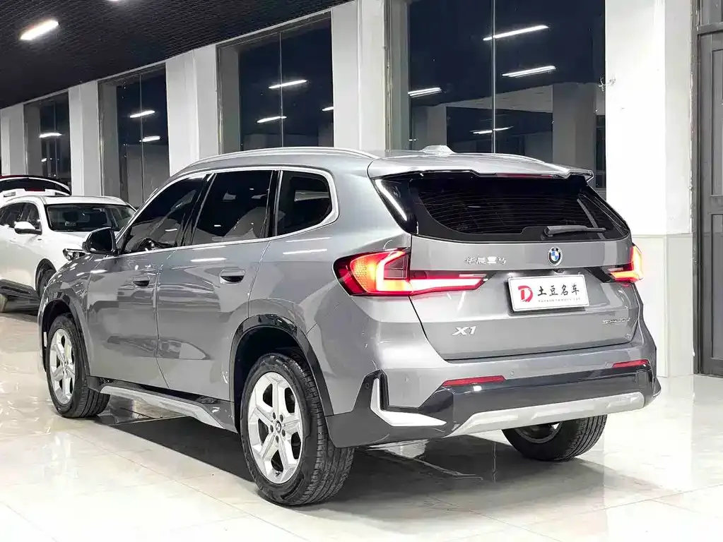 BMW X1 — фото 9