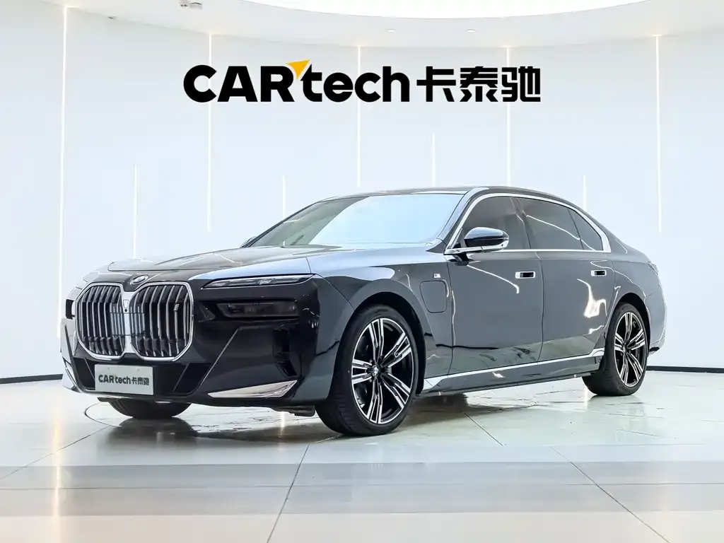 BMW i7