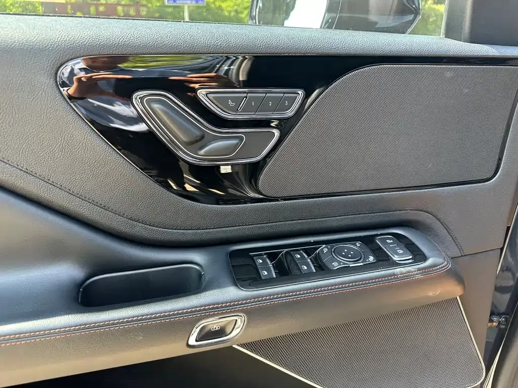 Lincoln Aviator 2021 из CN, фото 4