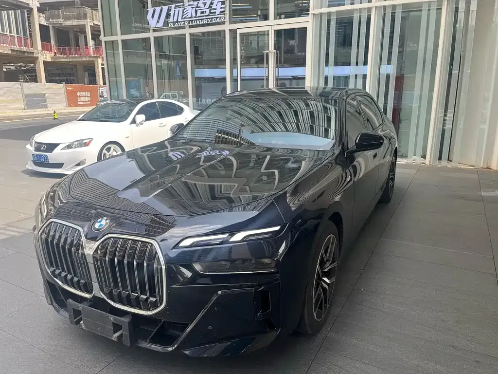 BMW 7 Series — фото 1