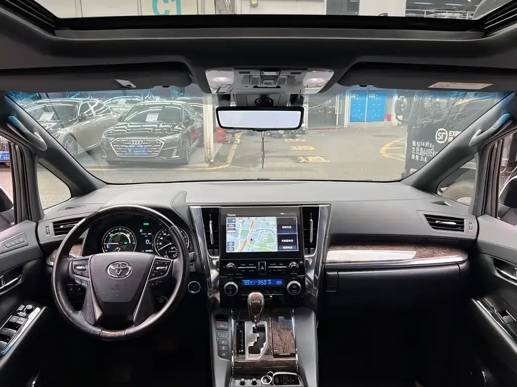 Toyota Alphard — фото 3