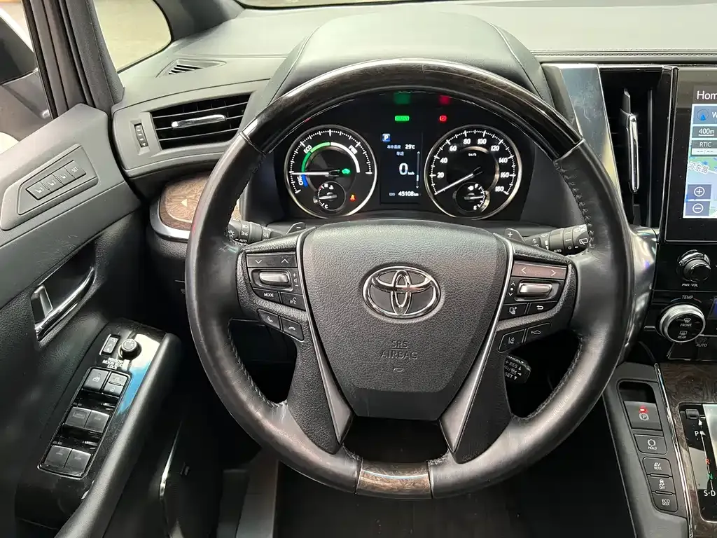 Toyota Alphard — фото 5