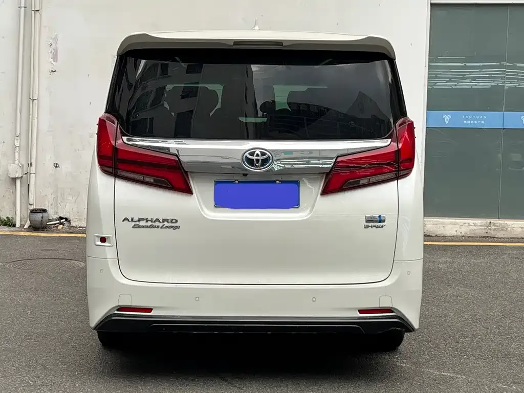 Toyota Alphard — фото 4