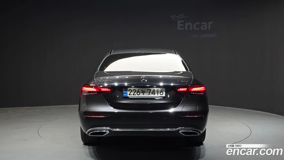 Mercedes-Benz E-Class — фото 2
