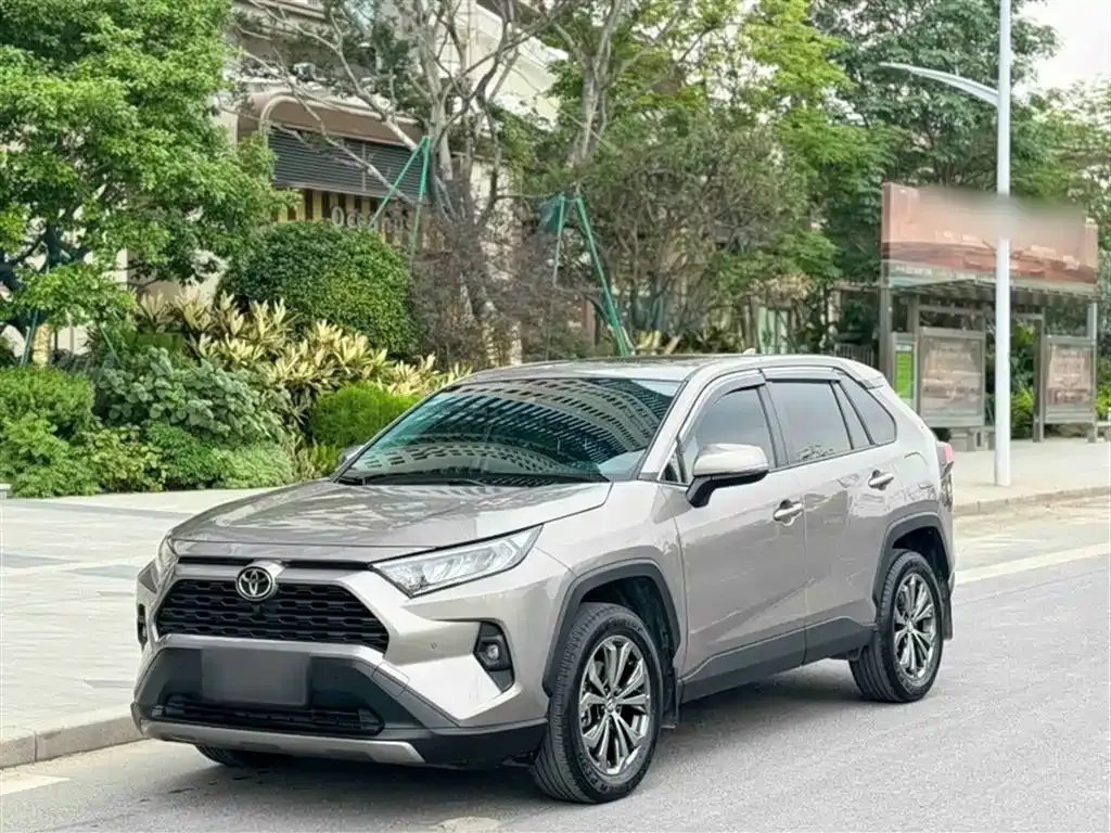 Toyota RAV4 — фото 6