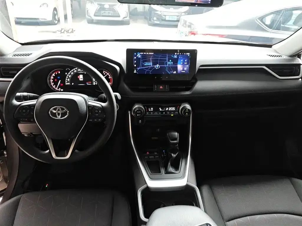 Toyota RAV4 — фото 8