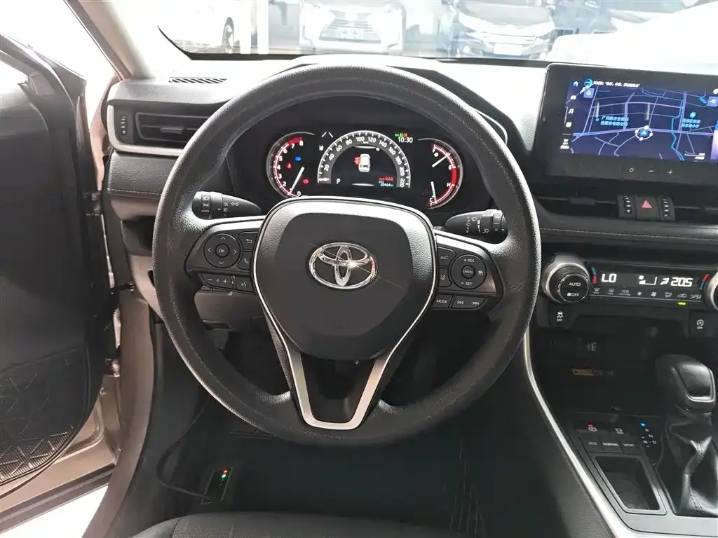 Toyota RAV4 — фото 7