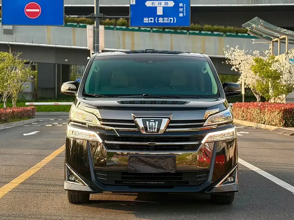 Toyota Vellfire — фото 9