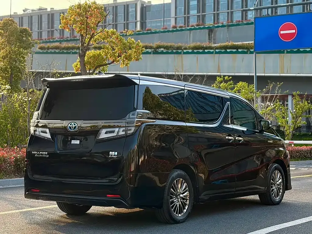 Toyota Vellfire — фото 10