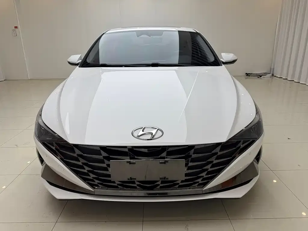 Hyundai Elantra — фото 2
