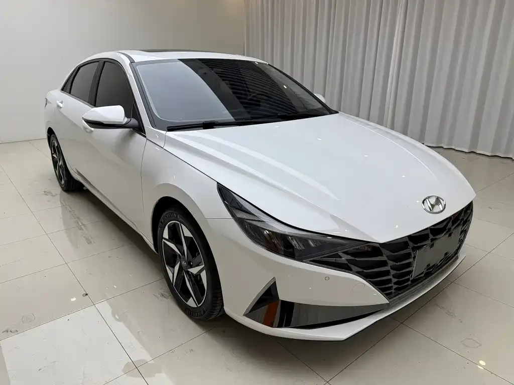 Hyundai Elantra — фото 10