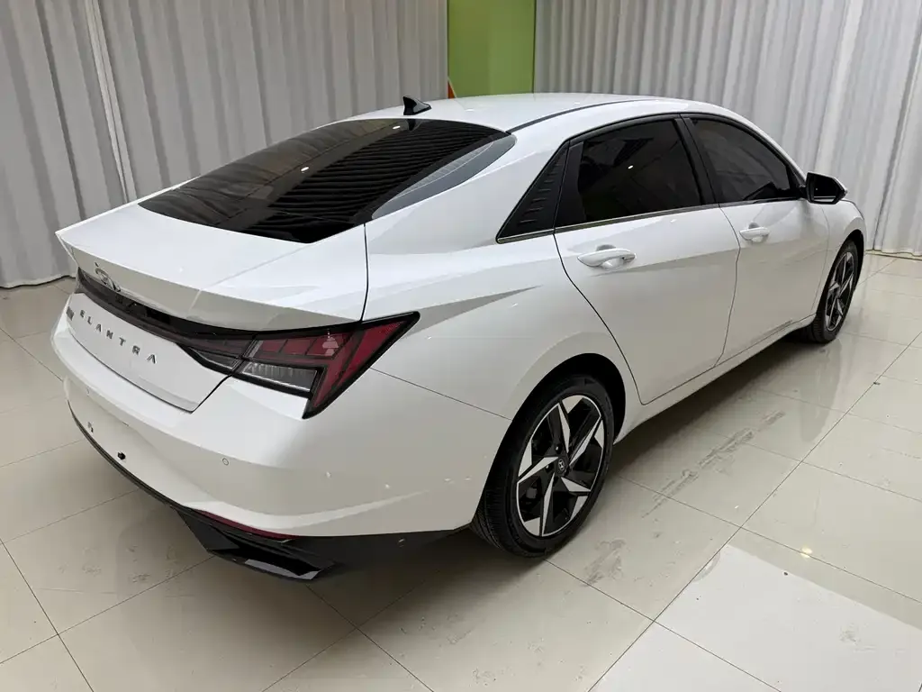Hyundai Elantra — фото 6