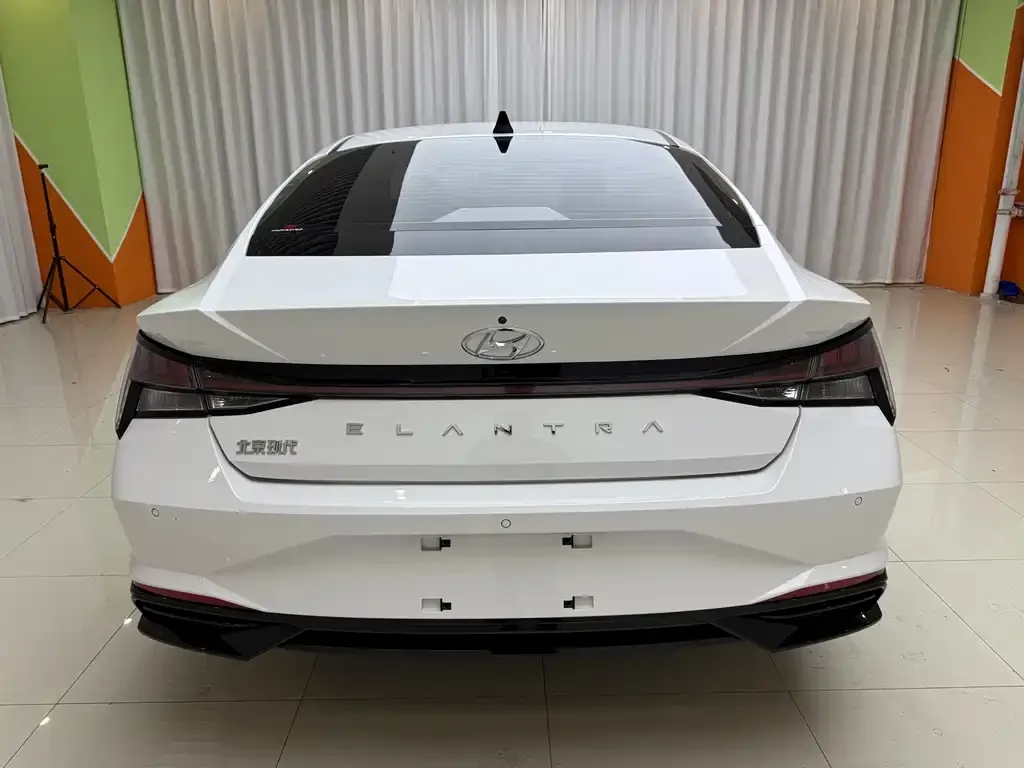 Hyundai Elantra — фото 3