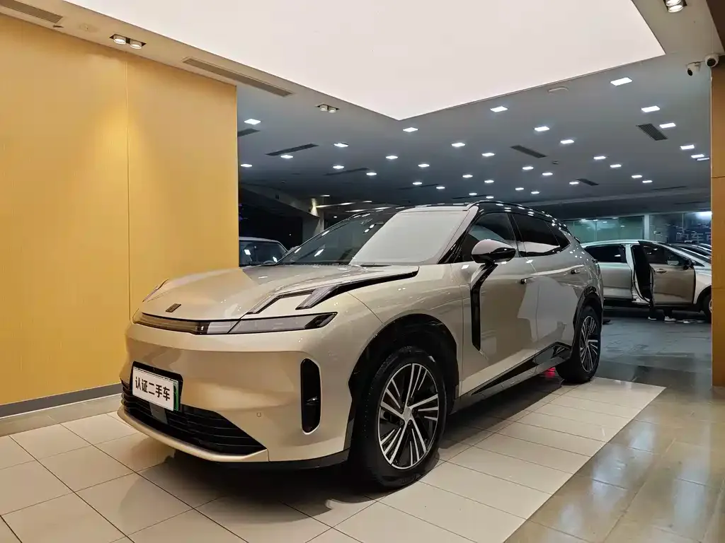 Lynk & Co 08 EM-P