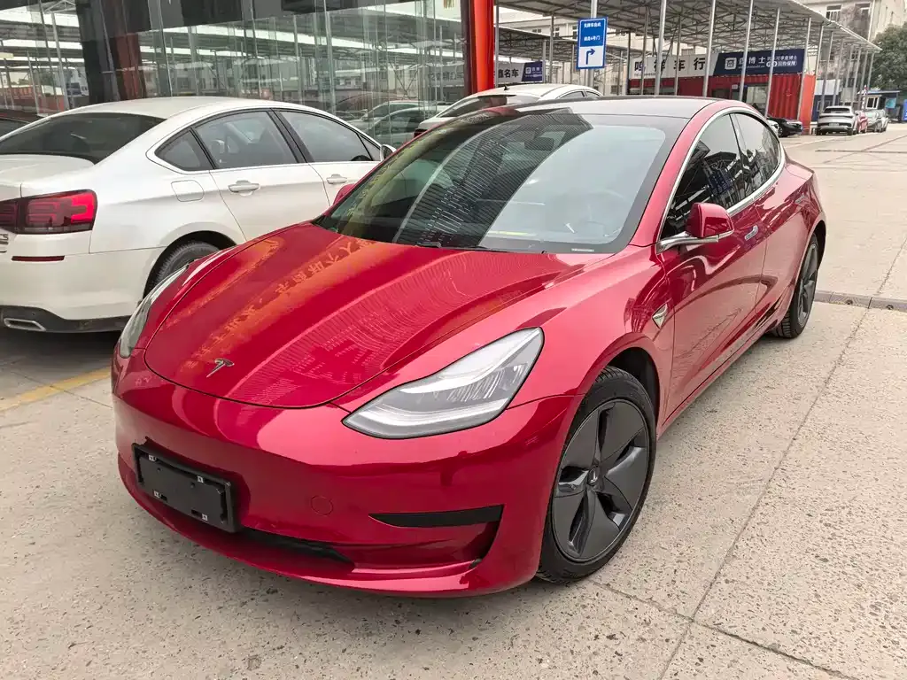 Tesla Model 3 — фото 1