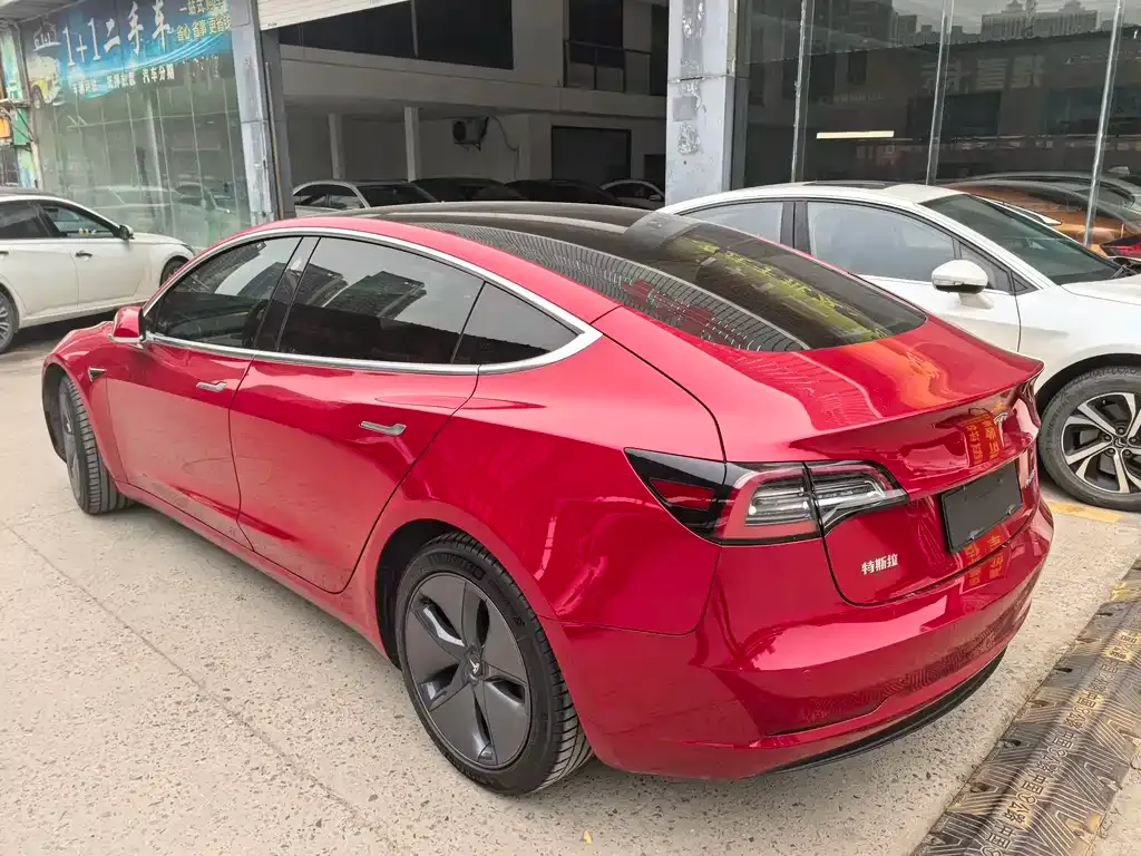 Tesla Model 3 — фото 5