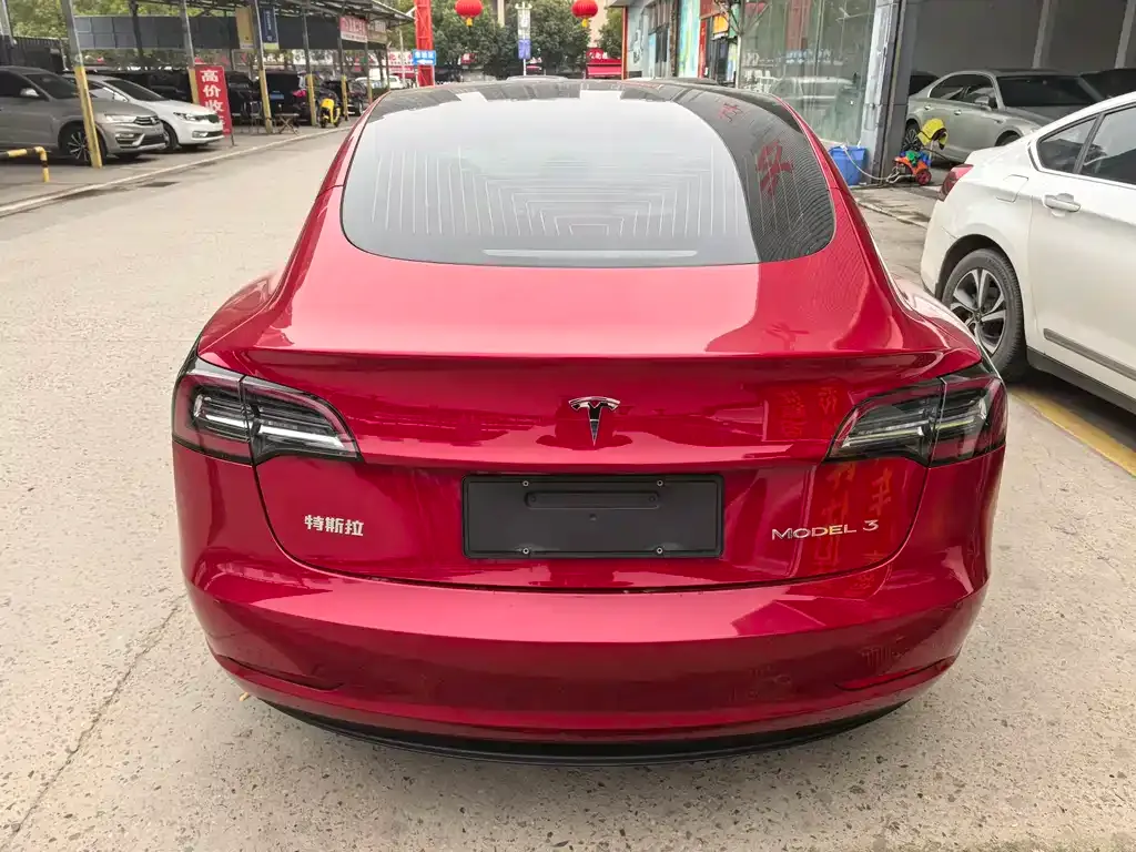 Tesla Model 3 — фото 7