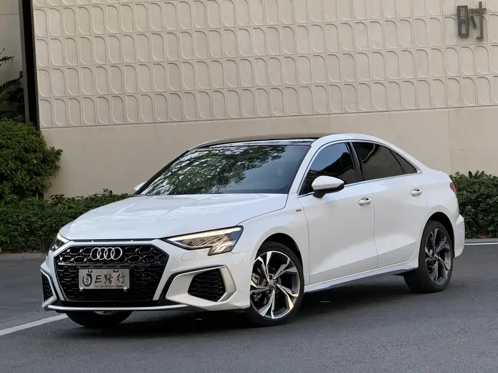 Audi A3 — фото 1