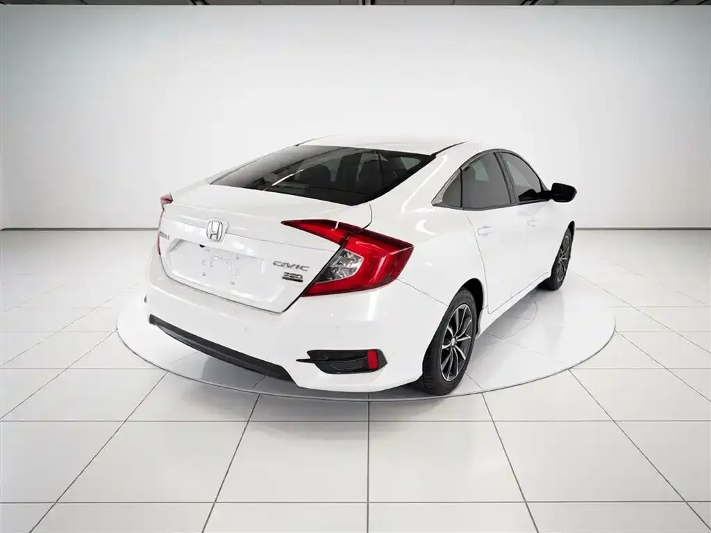 Honda Civic — фото 10
