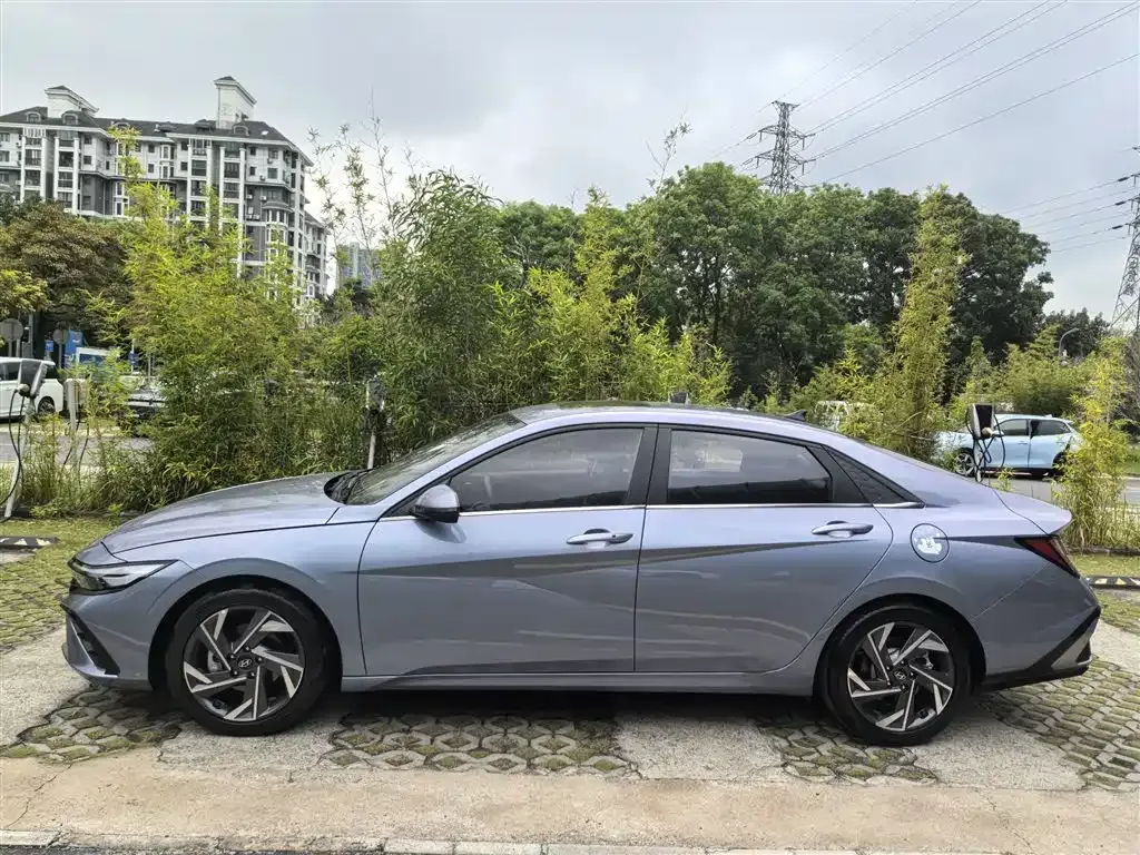 Hyundai Elantra — фото 9