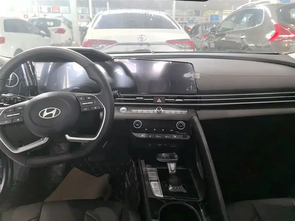 Hyundai Elantra — фото 6